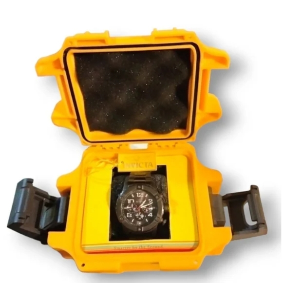 Invicta Mens Speedway Watch 19667 Gunmetal Grey Stainless Steel With Hard Case - Picture 1 of 9